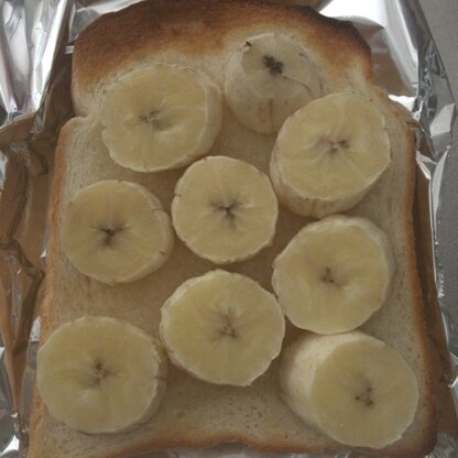 おはようございます( ^ω^ )子どもの離乳食の余りのバナナで作ってみました！いつも余してしまうので助かります（笑）朝から果物も食べられていいですね♪